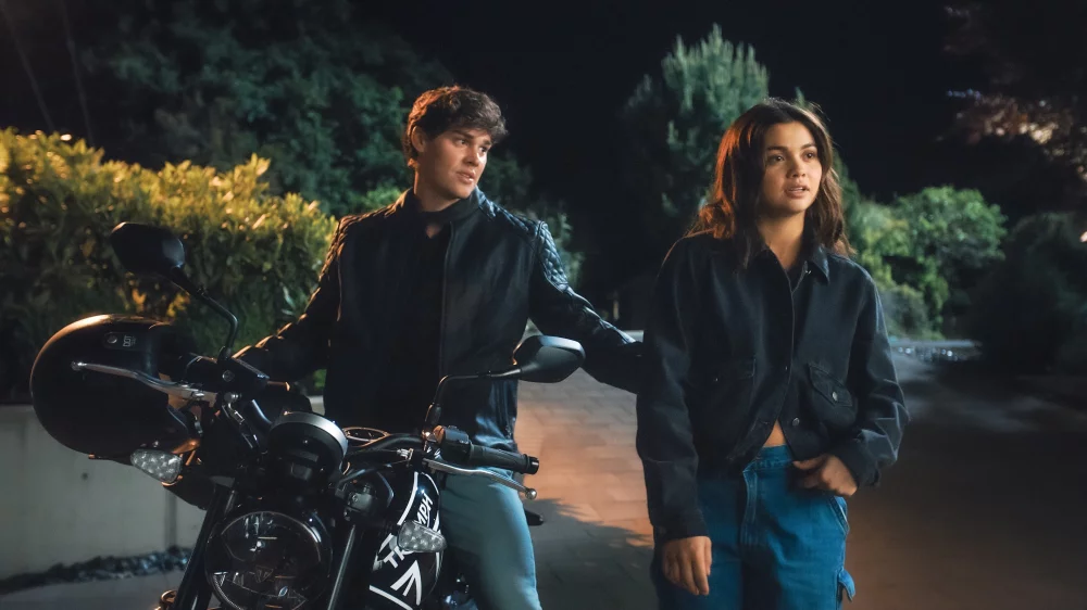 Stream Sidelined: The QB and Me Complete Movie or Web Series Online Free in HD – Hindi Dubbed Sidelined: The QB and Me (2025) — poster
